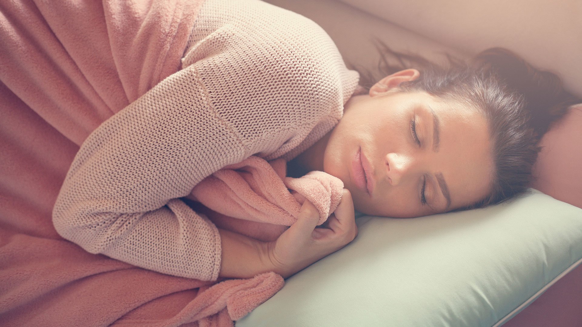 طرز صحیح خوابیدن هنگام کمر درد